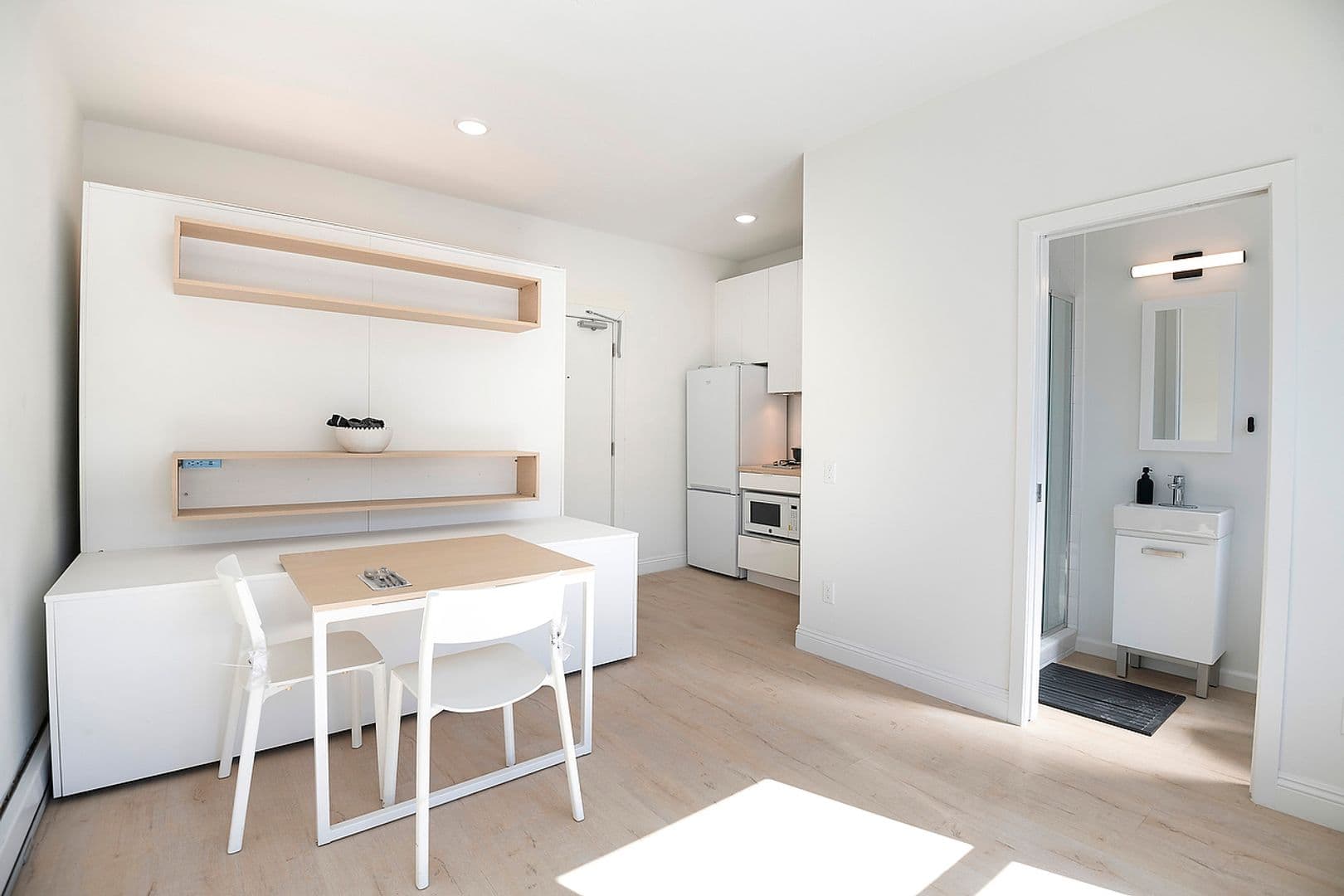 Los Angeles Apartment: 1520 8th St - 121