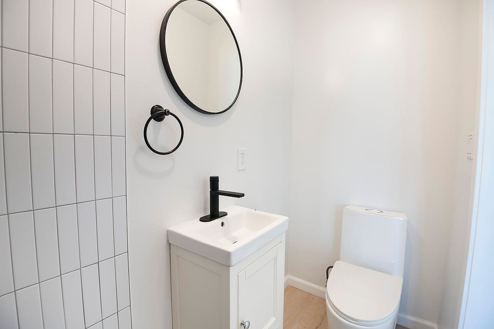 Los Angeles Apartment: 1520 8th St - 303
