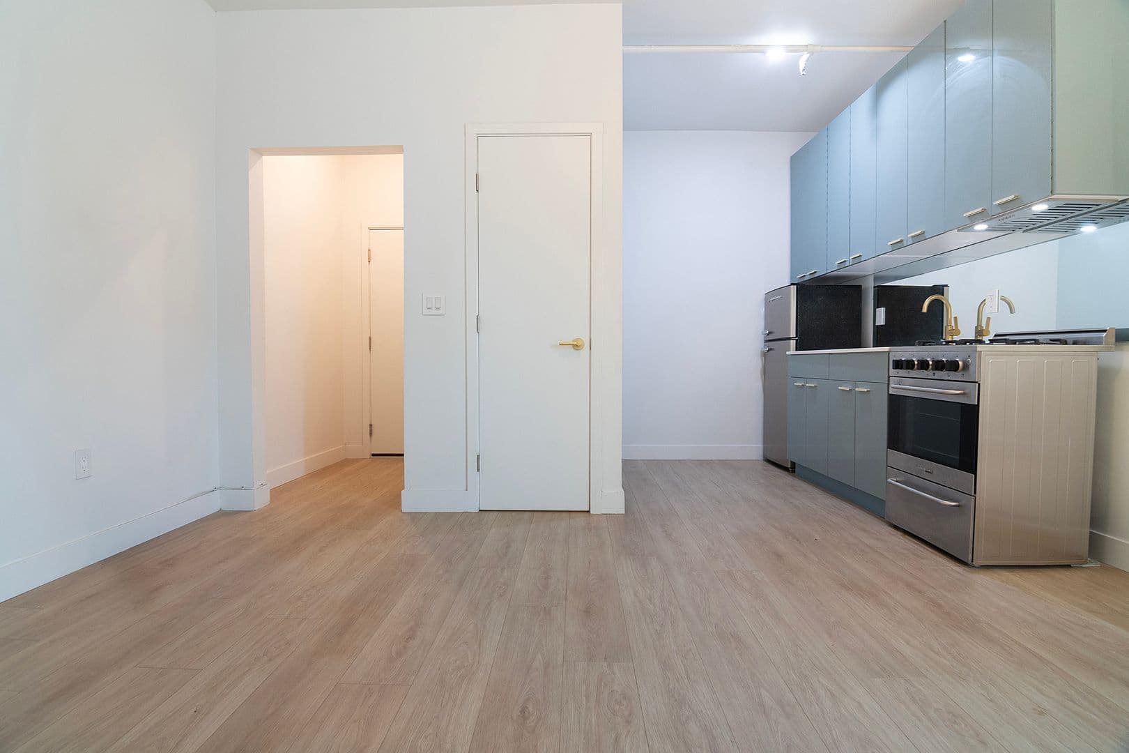 Glendale Apartment: 202 E Wilson Ave