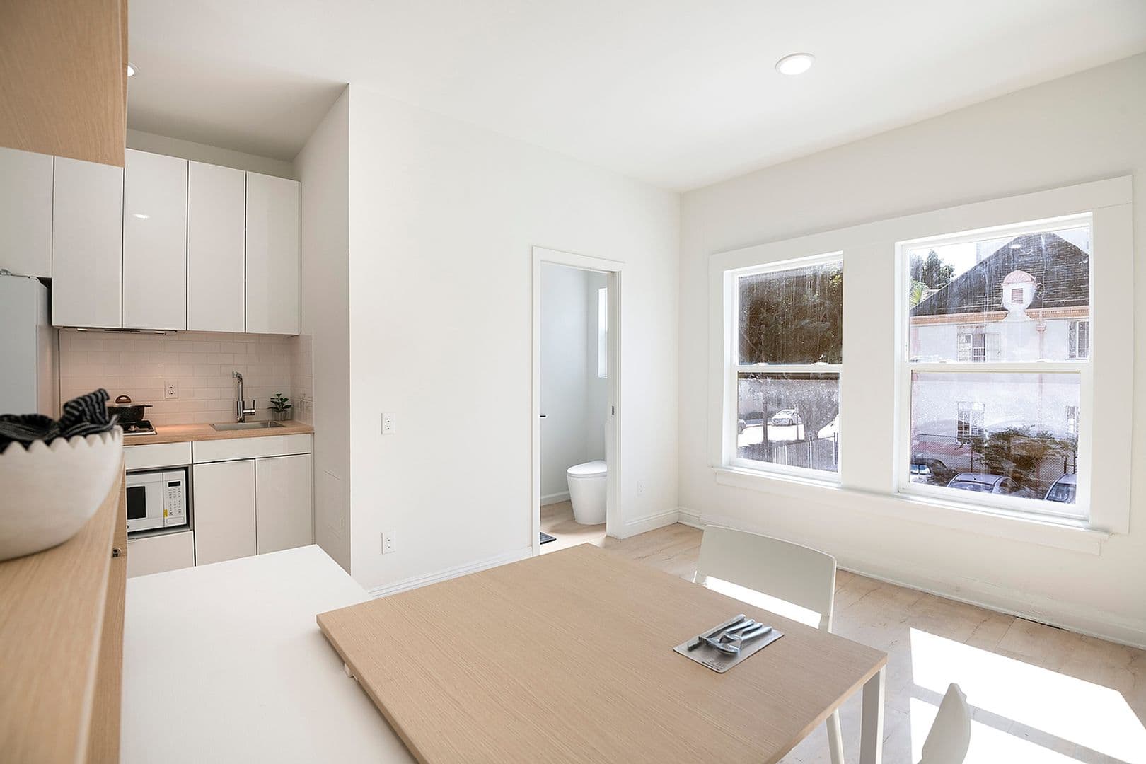 Los Angeles Apartment: 1520 8th St - 207