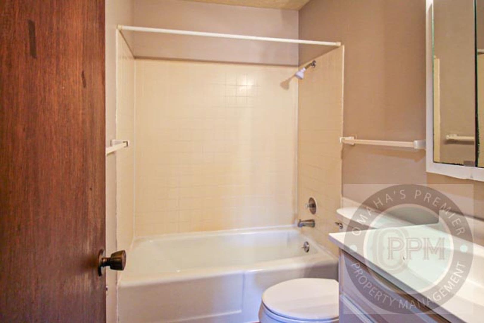Bellevue Apartment: 818 Lincoln Rd