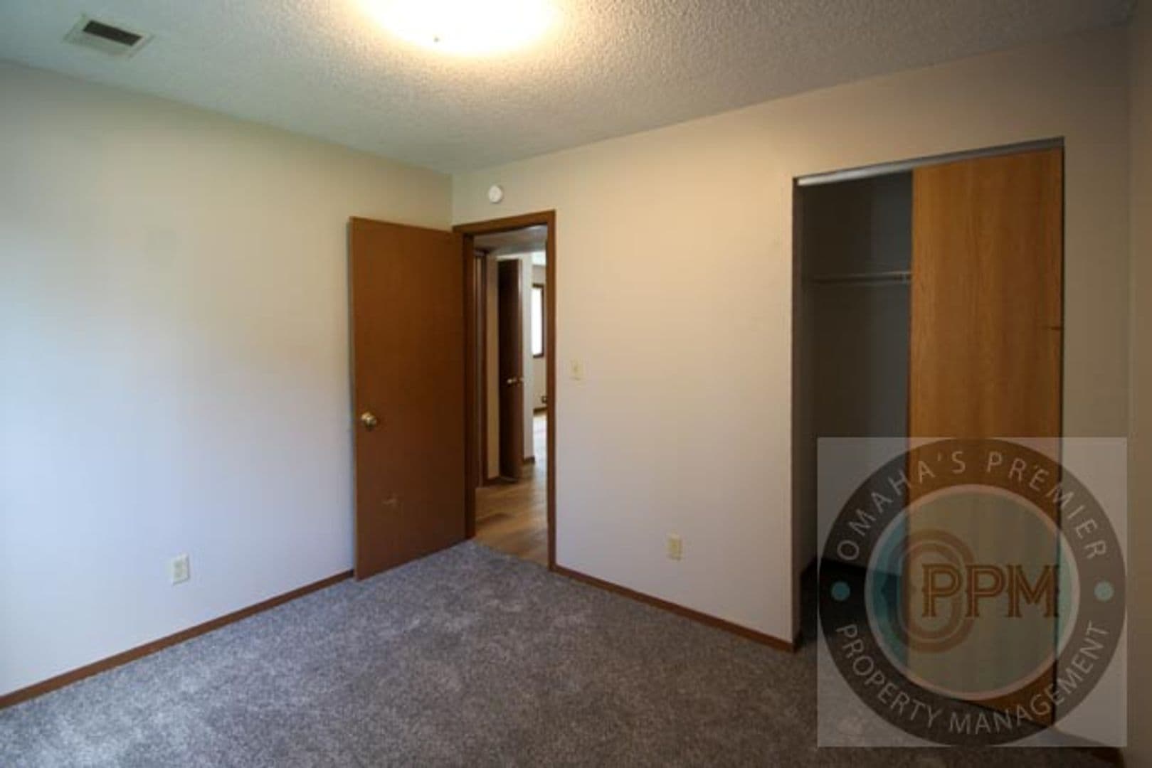 Bennington Apartment: 15605 N 4th St