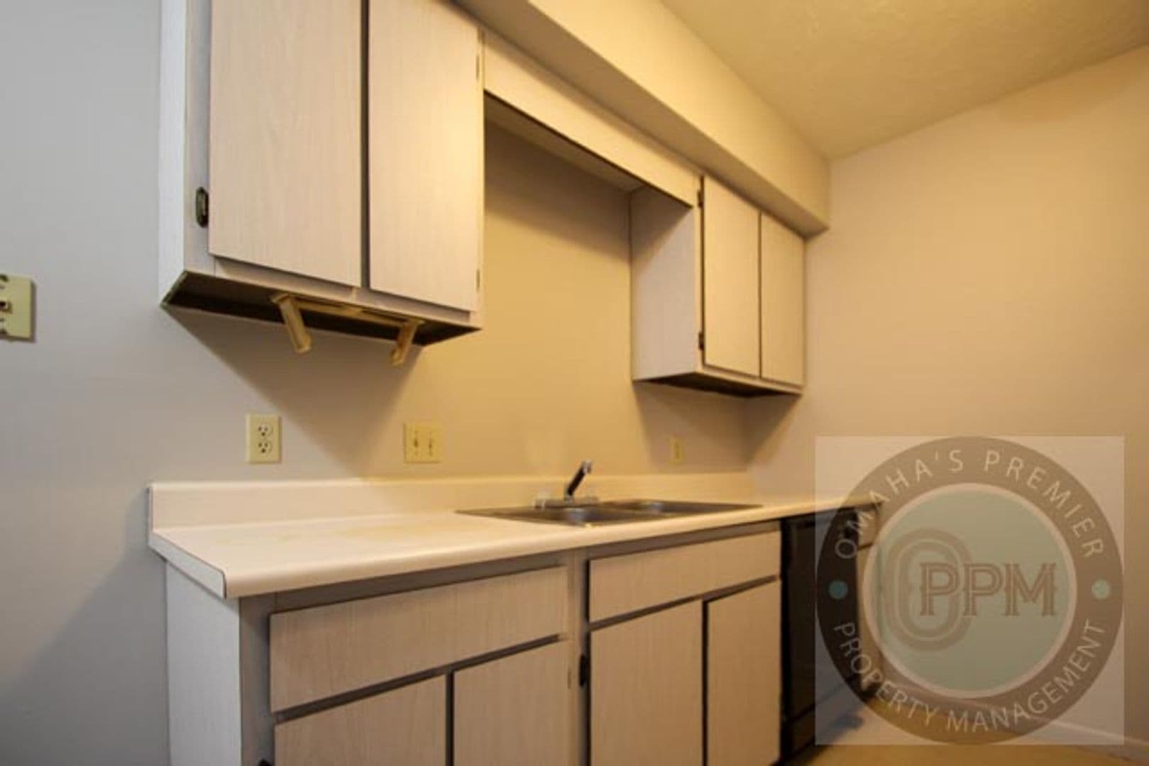 Omaha Apartment: 2903 N 76th St