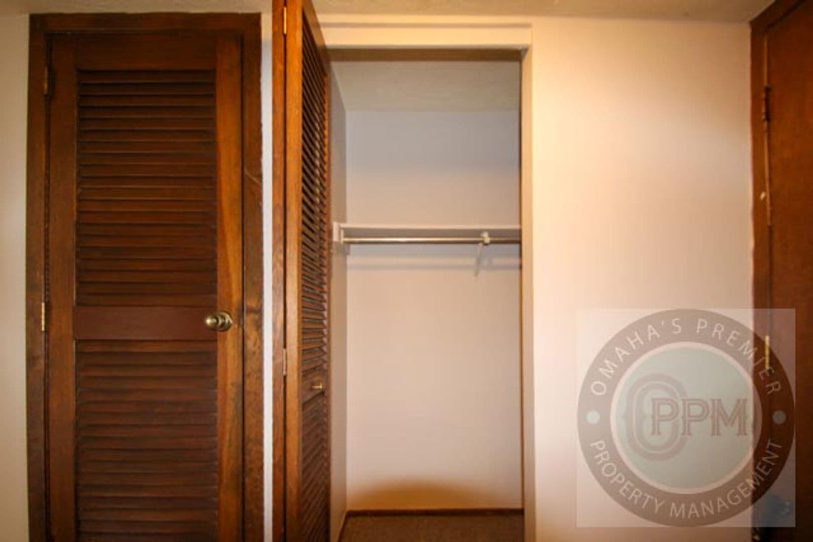 Bellevue Apartment: 818 Lincoln Rd