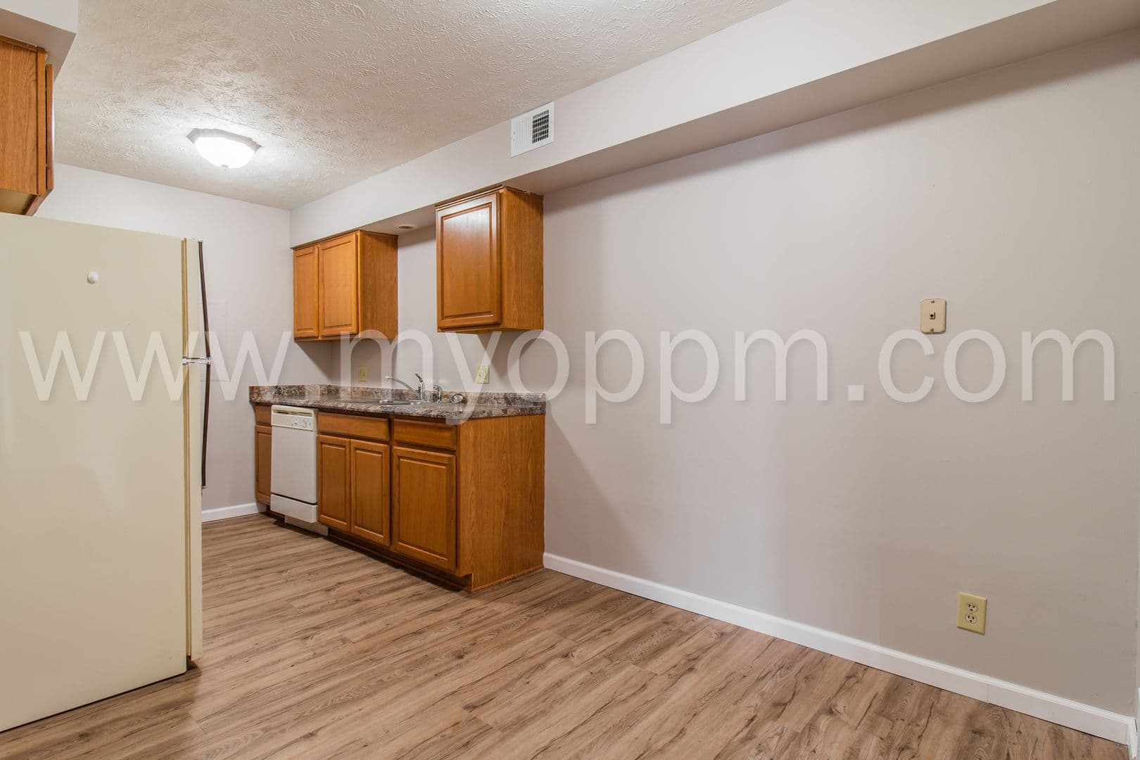 Omaha Apartment: 1711/1715 N 73rd St