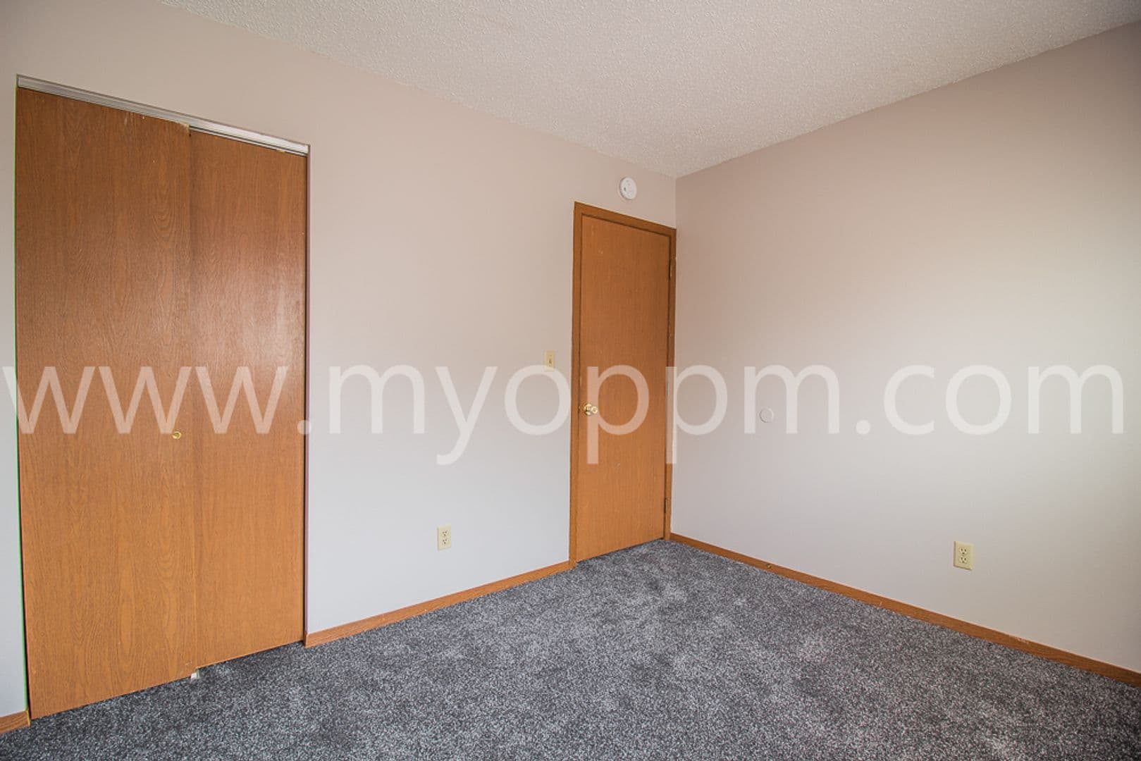 Bennington Apartment: 15605 N 4th St