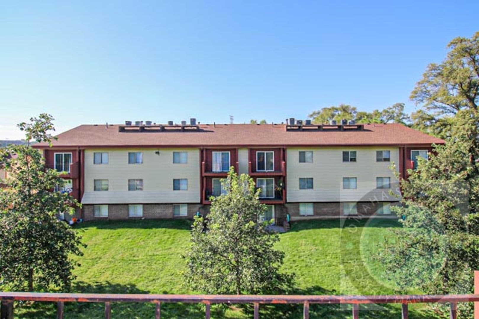 Bellevue Apartment: 818 Lincoln Rd