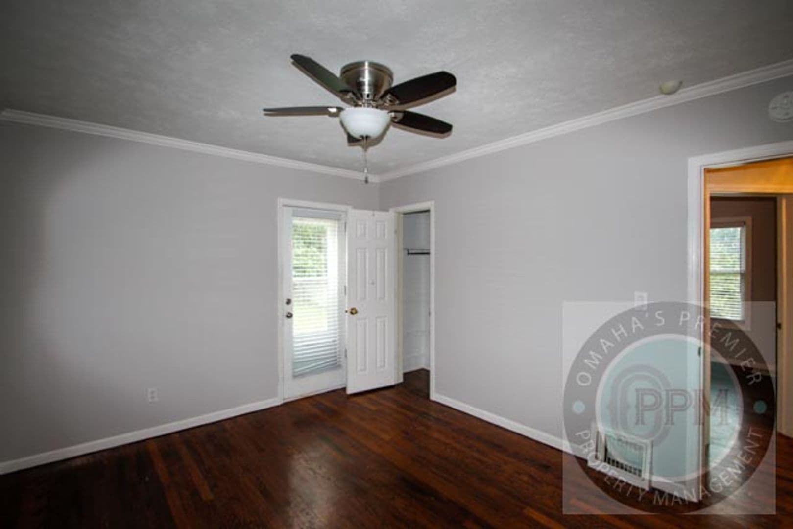 Omaha House: 6011 Walnut St