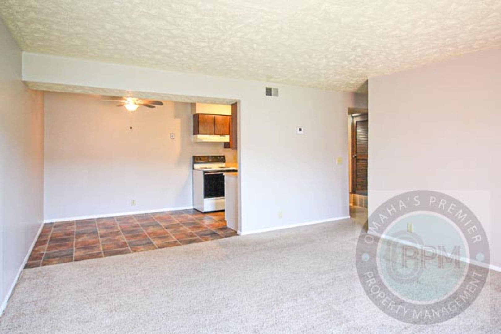 Bellevue Apartment: 818 Lincoln Rd