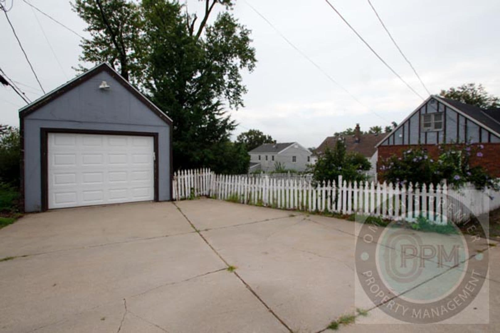 Omaha House: 6011 Walnut St