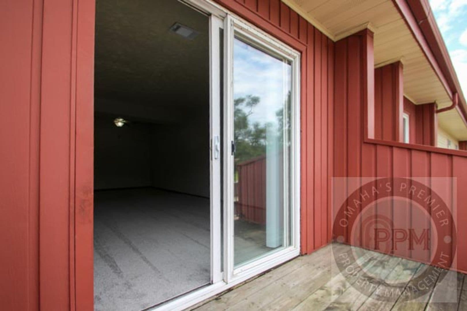Bellevue Apartment: 818 Lincoln Rd