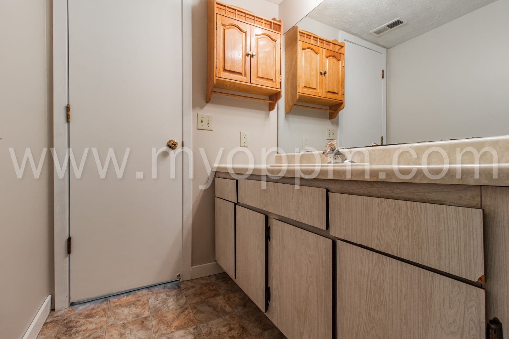Omaha Apartment: 1711/1715 N 73rd St