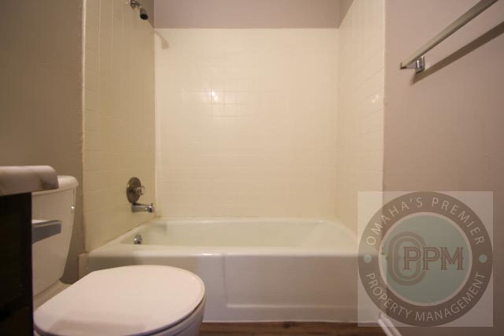 Bellevue Apartment: 818 Lincoln Rd