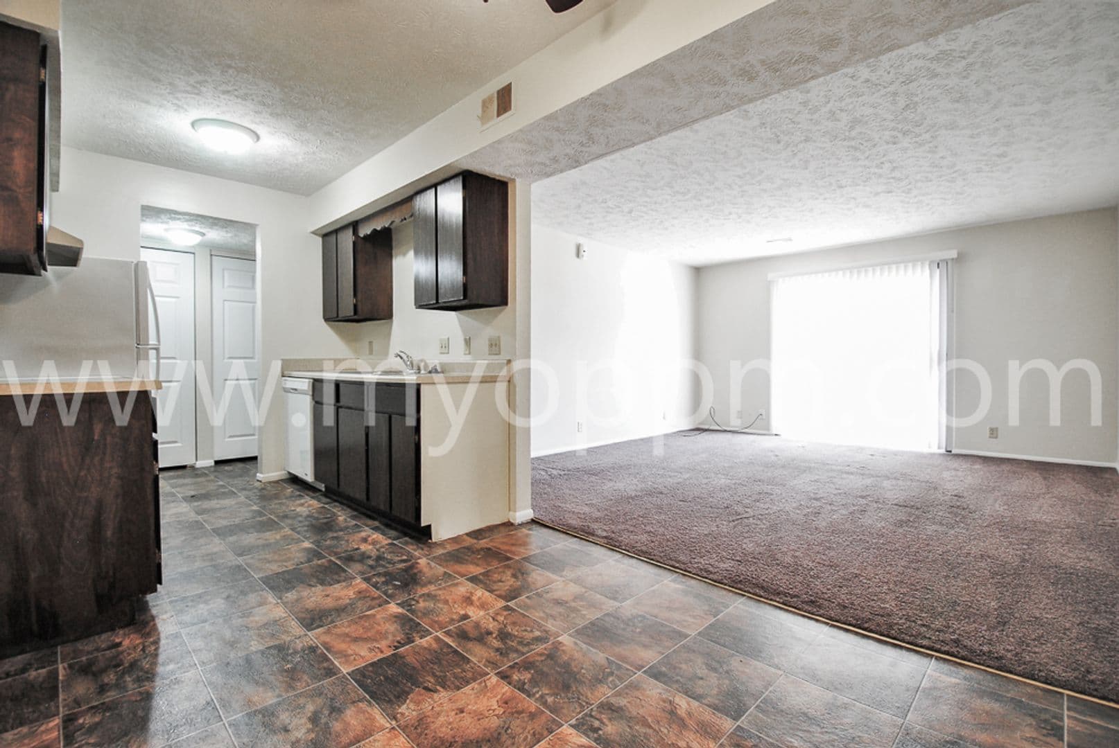Bellevue Apartment: 818 Lincoln Rd