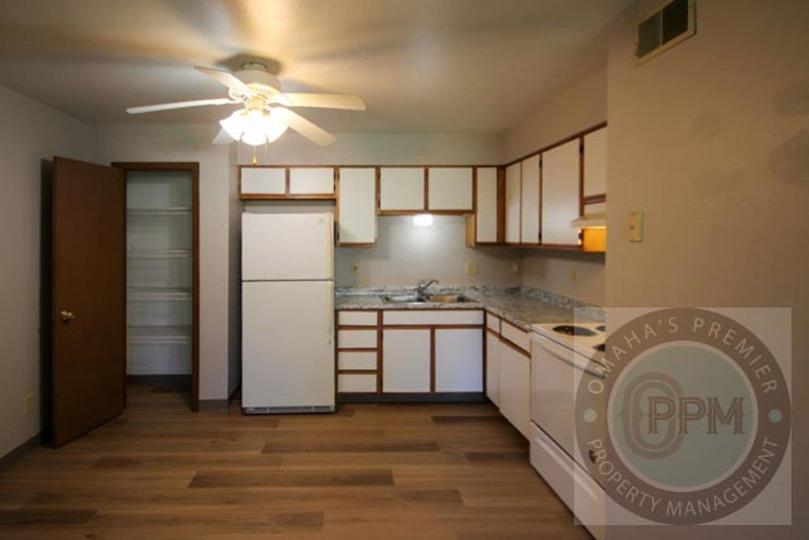 Bennington Apartment: 15605 N 4th St