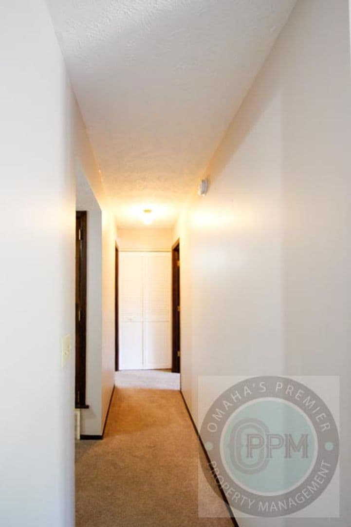 Bellevue Apartment: 818 Lincoln Rd