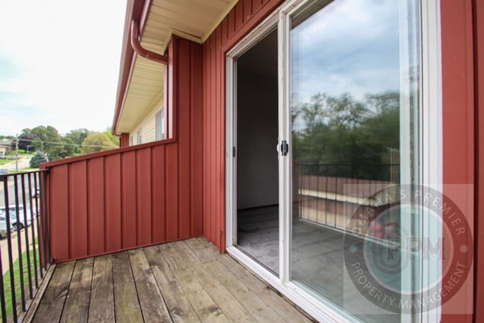 Bellevue Apartment: 818 Lincoln Rd