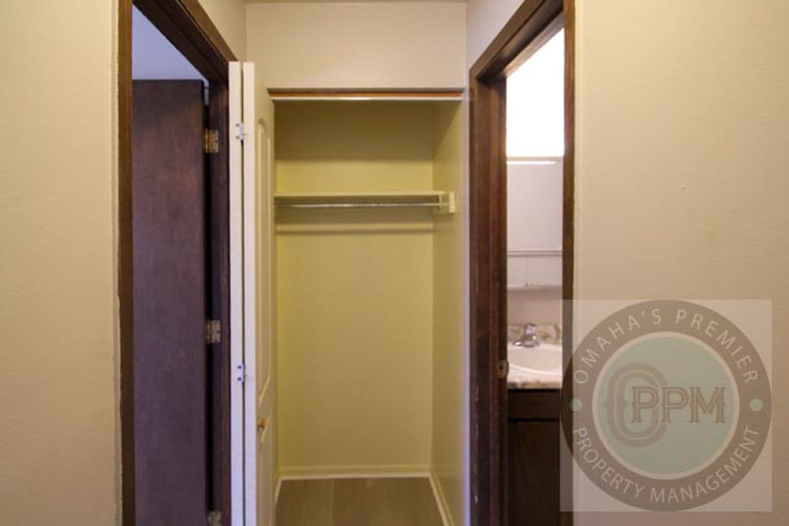 Bellevue Apartment: 818 Lincoln Rd
