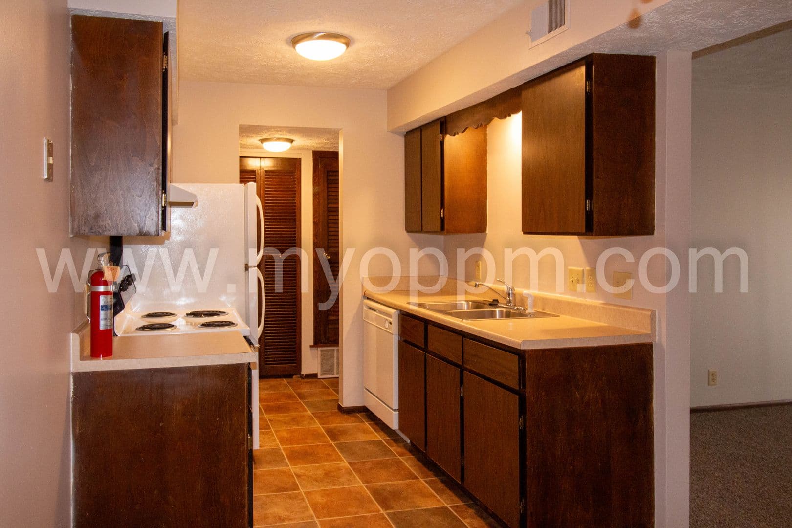 Bellevue Apartment: 818 Lincoln Rd