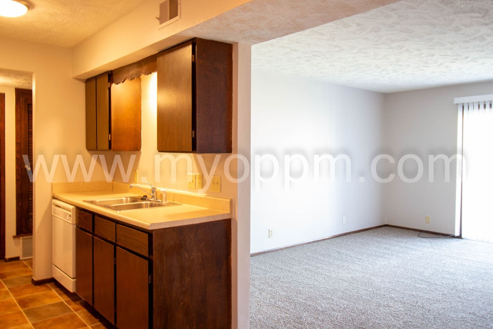 Bellevue Apartment: 818 Lincoln Rd