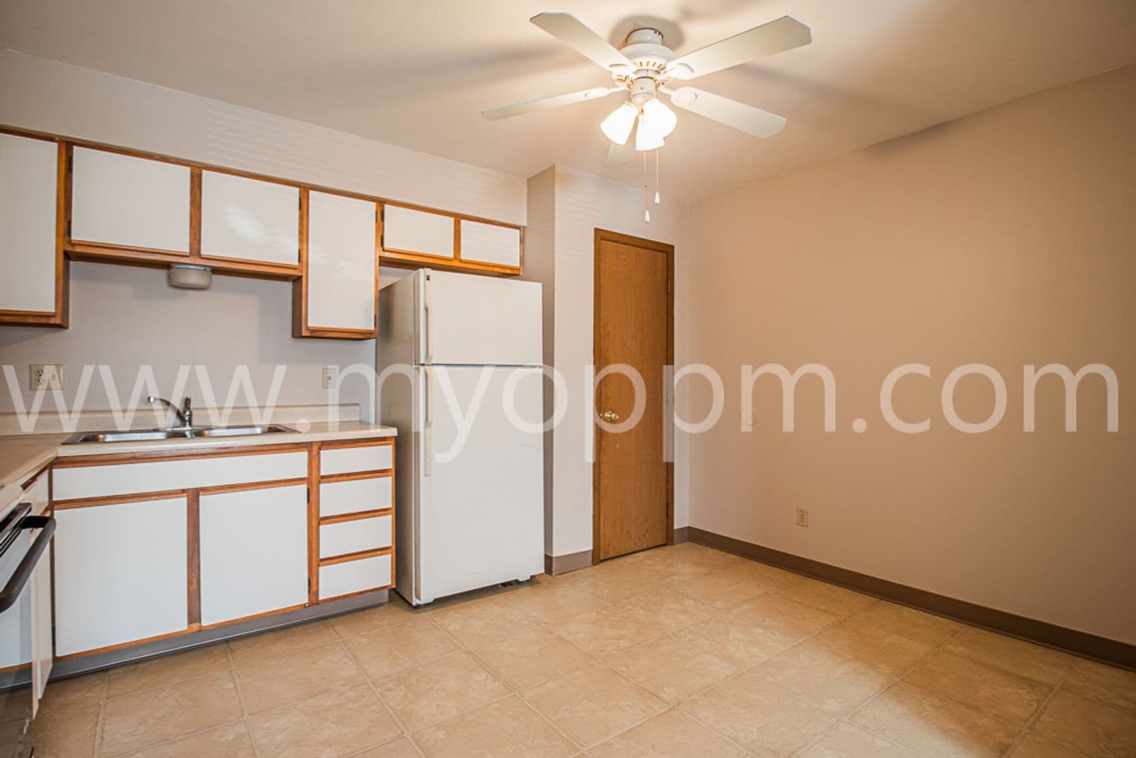 Bennington Apartment: 15605 N 4th St