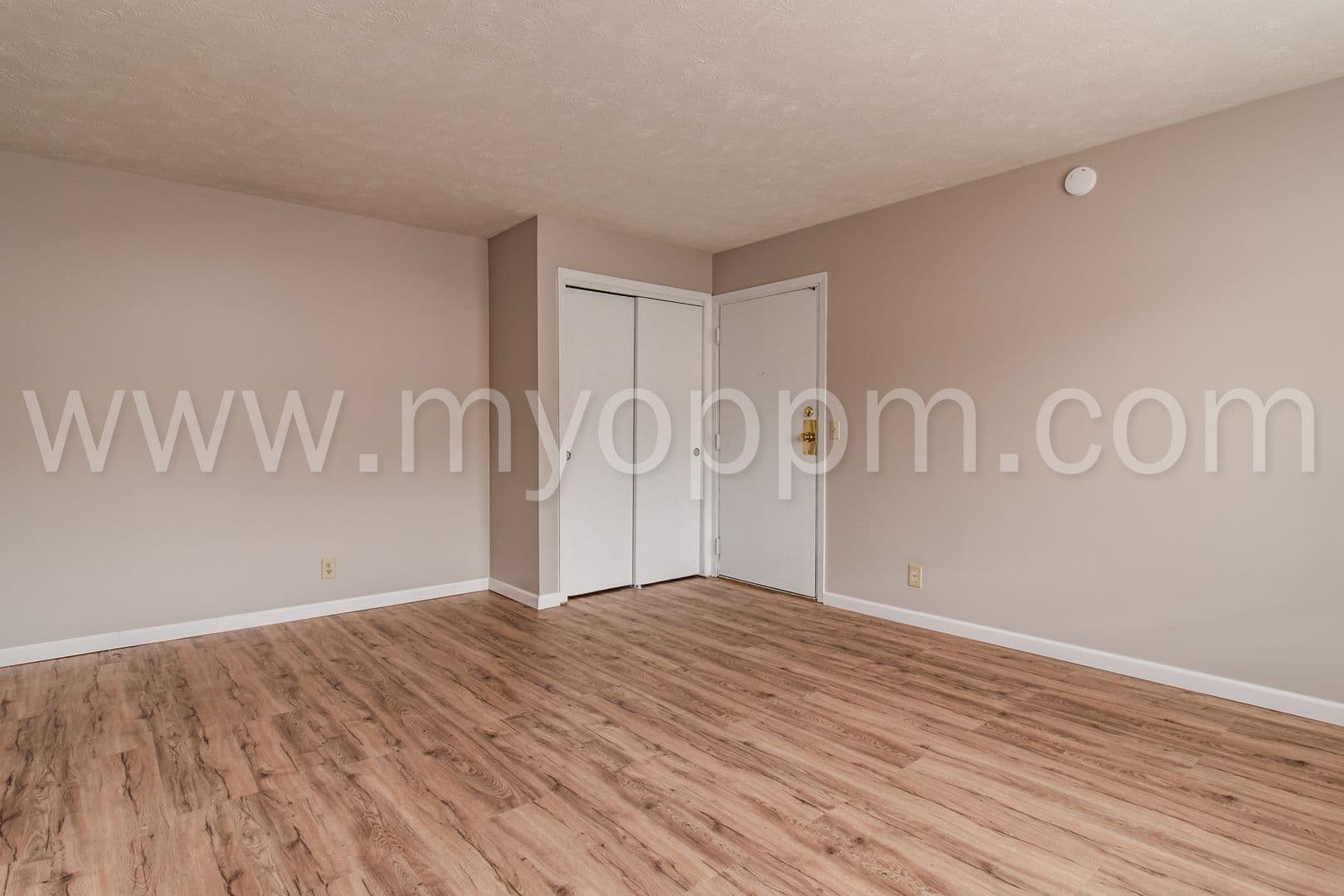 Omaha Apartment: 1711/1715 N 73rd St