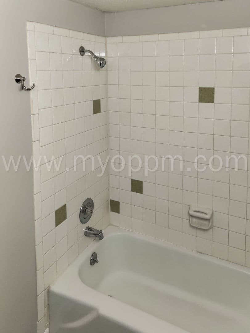 Omaha Apartment: 1016 N 47th Ave