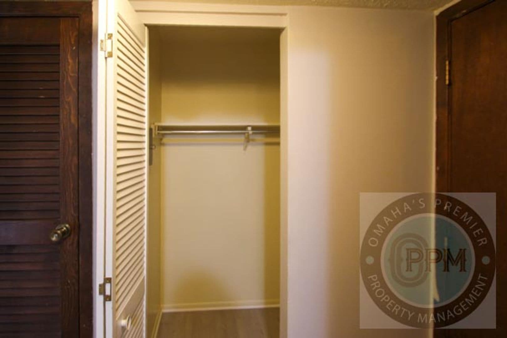 Bellevue Apartment: 818 Lincoln Rd