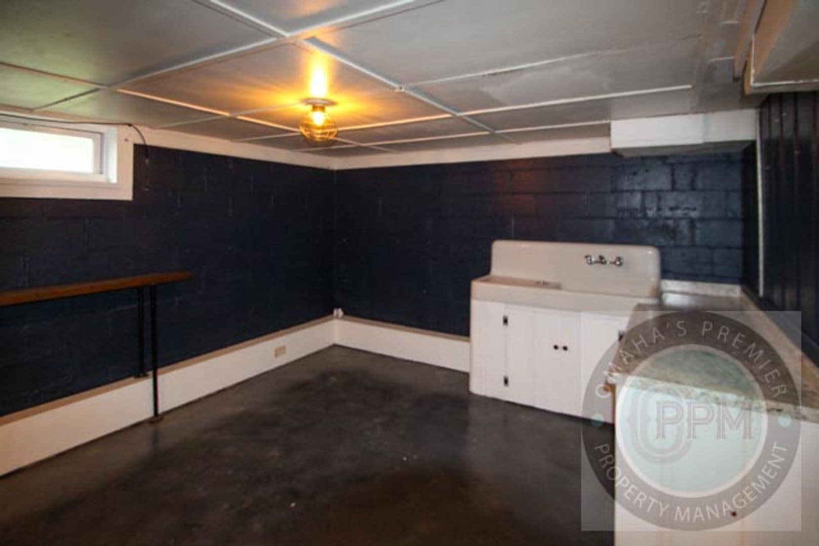 Omaha House: 6011 Walnut St
