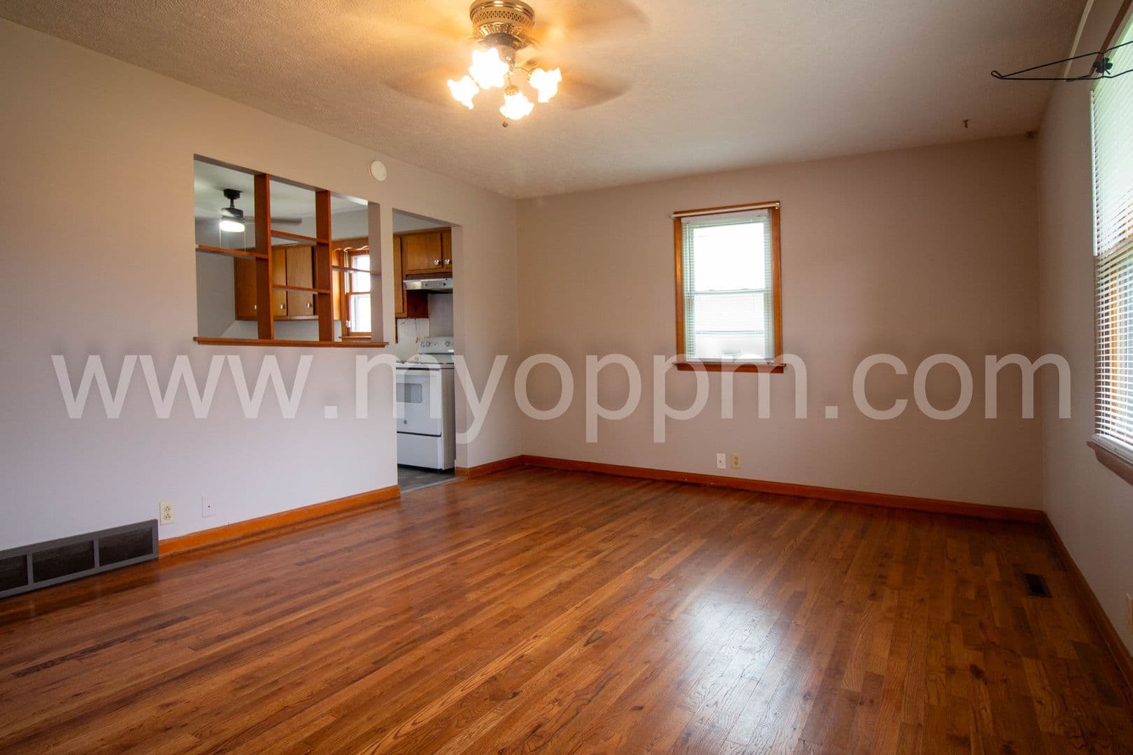 Council Bluffs House: 1700 Avenue G