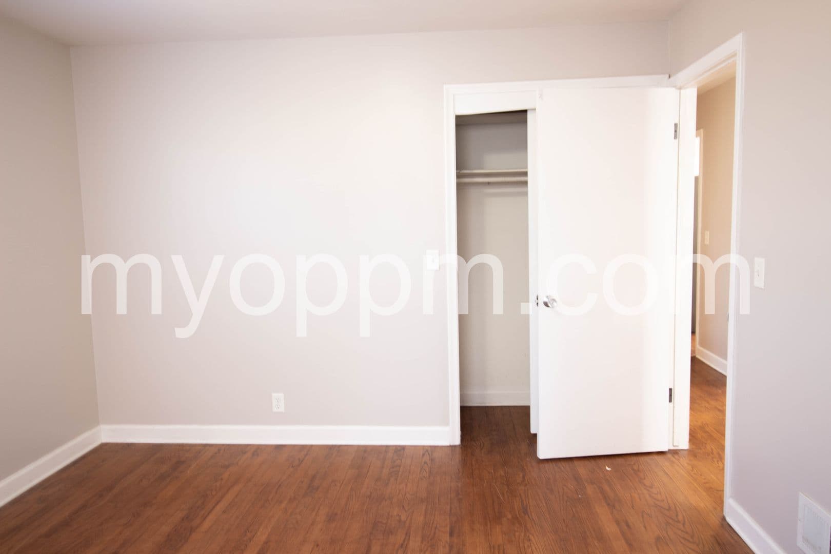 Omaha House: 2321 S 49th St