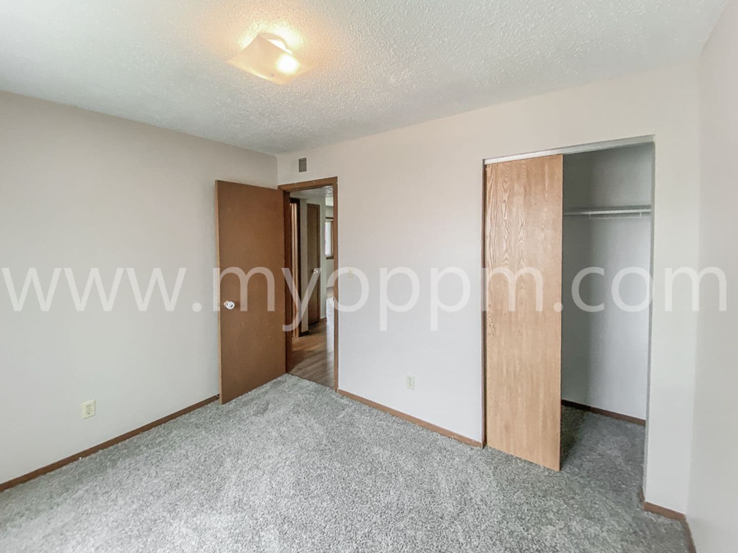 Bennington Apartment: 15605 N 4th St