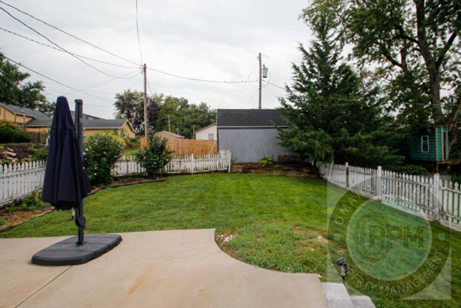 Omaha House: 6011 Walnut St