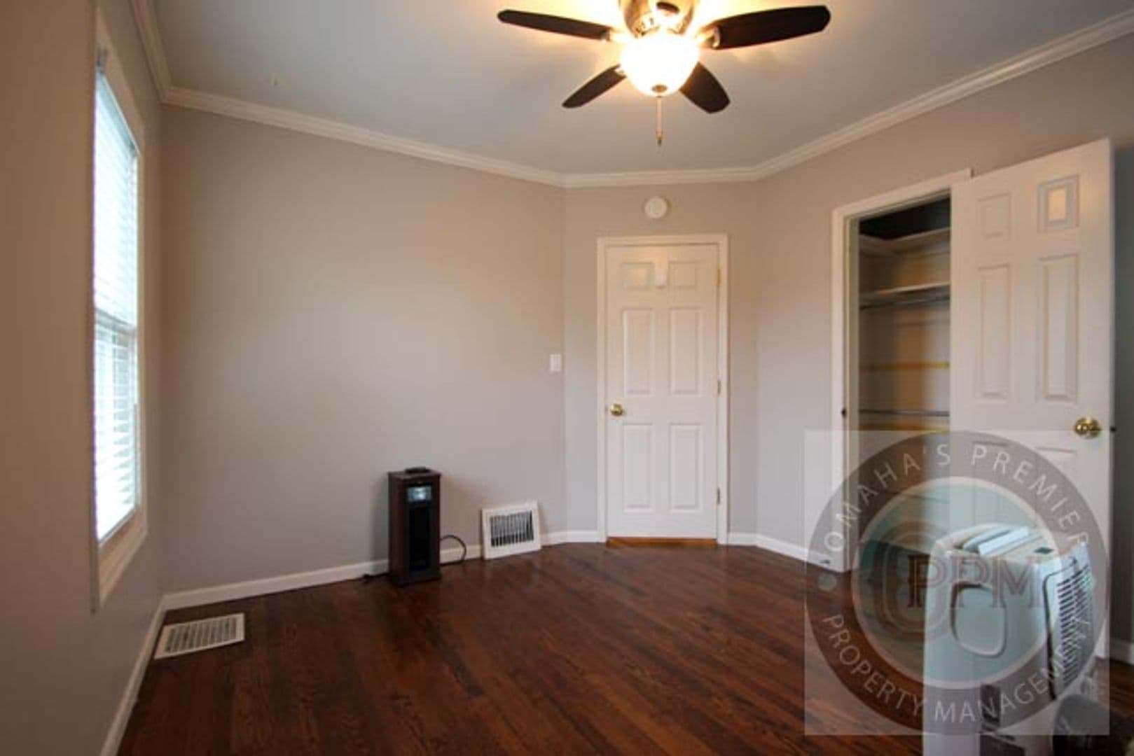 Omaha House: 6011 Walnut St