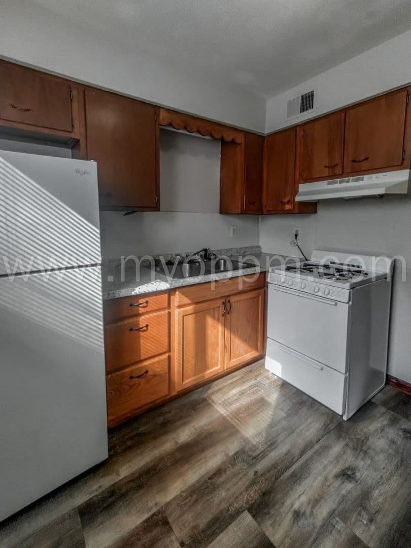 Omaha Apartment: 1016 N 47th Ave