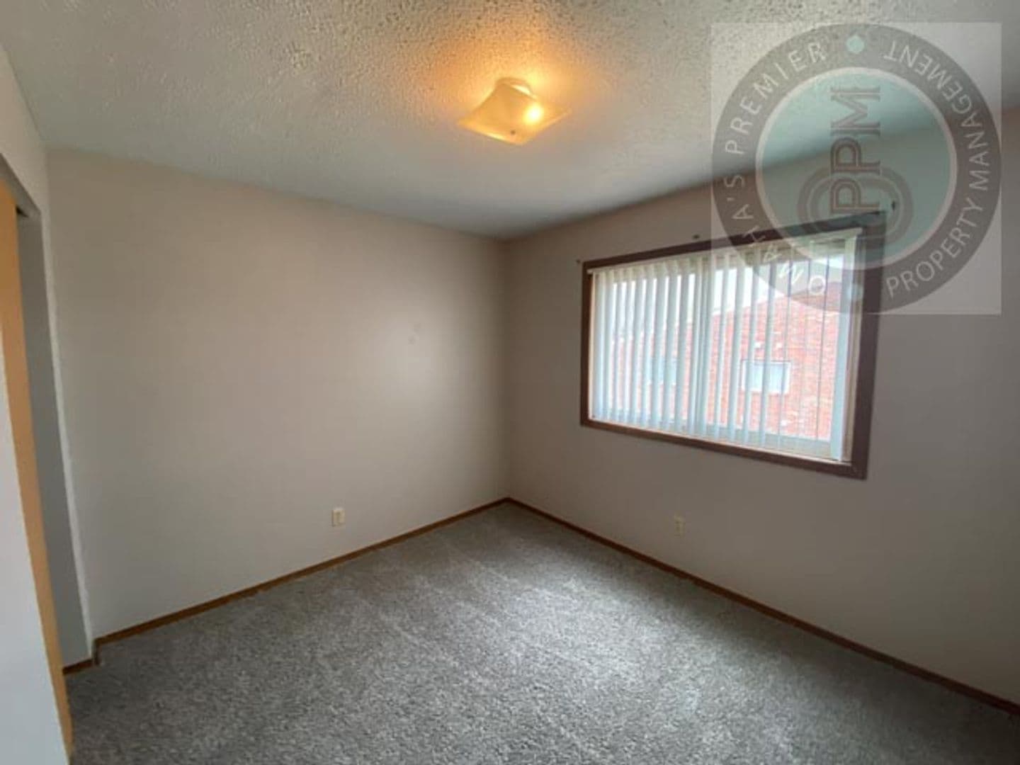 Bennington Apartment: 15605 N 4th St