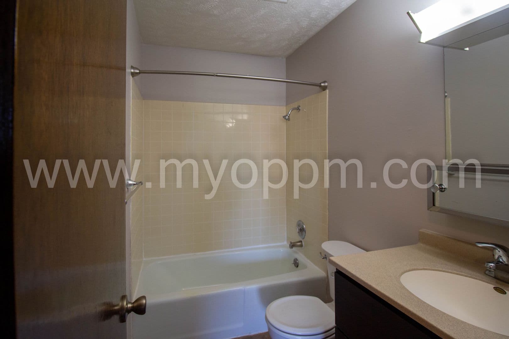 Bellevue Apartment: 818 Lincoln Rd