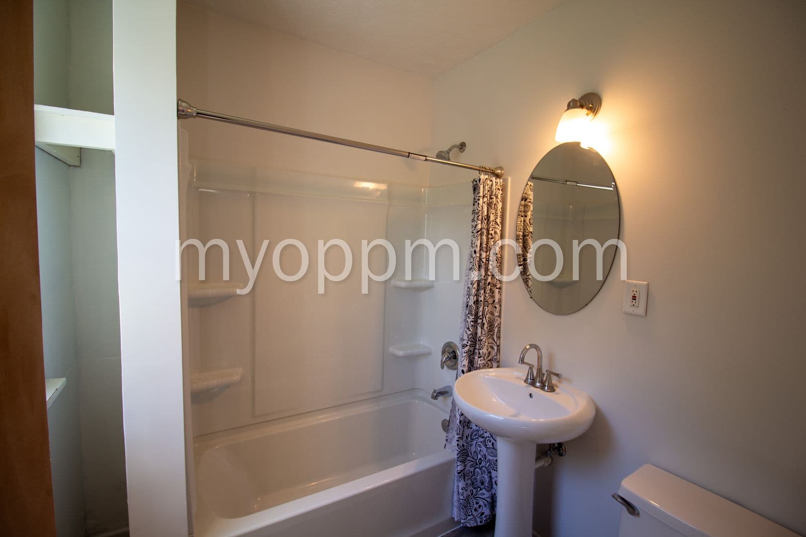 Omaha Apartment: 2817 Spaulding St