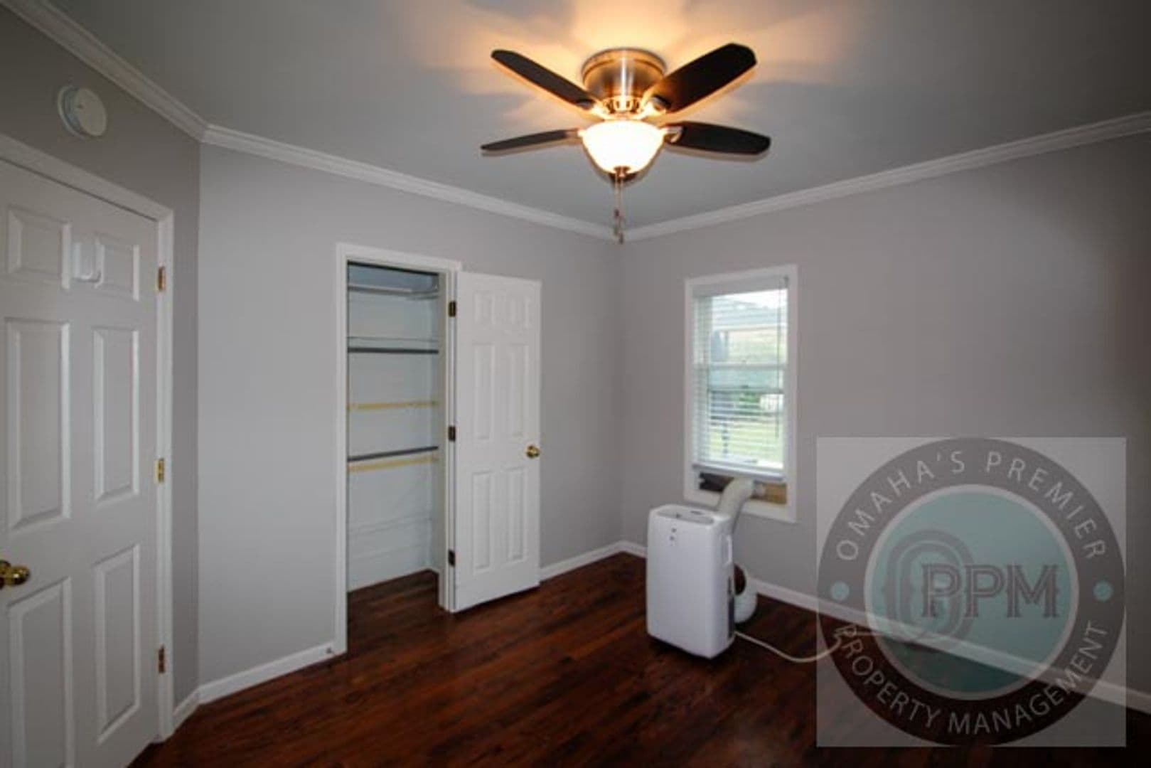 Omaha House: 6011 Walnut St
