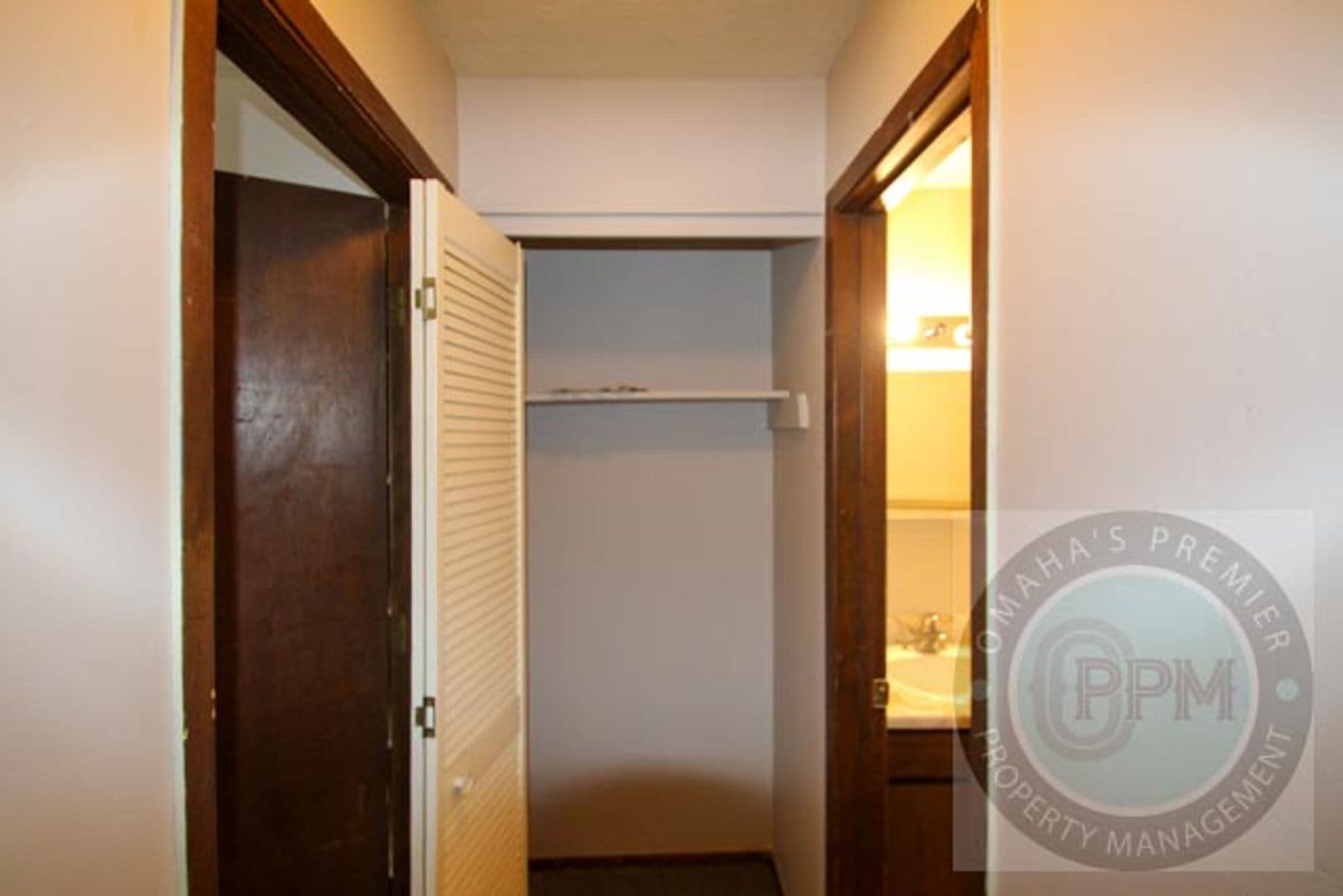Bellevue Apartment: 818 Lincoln Rd