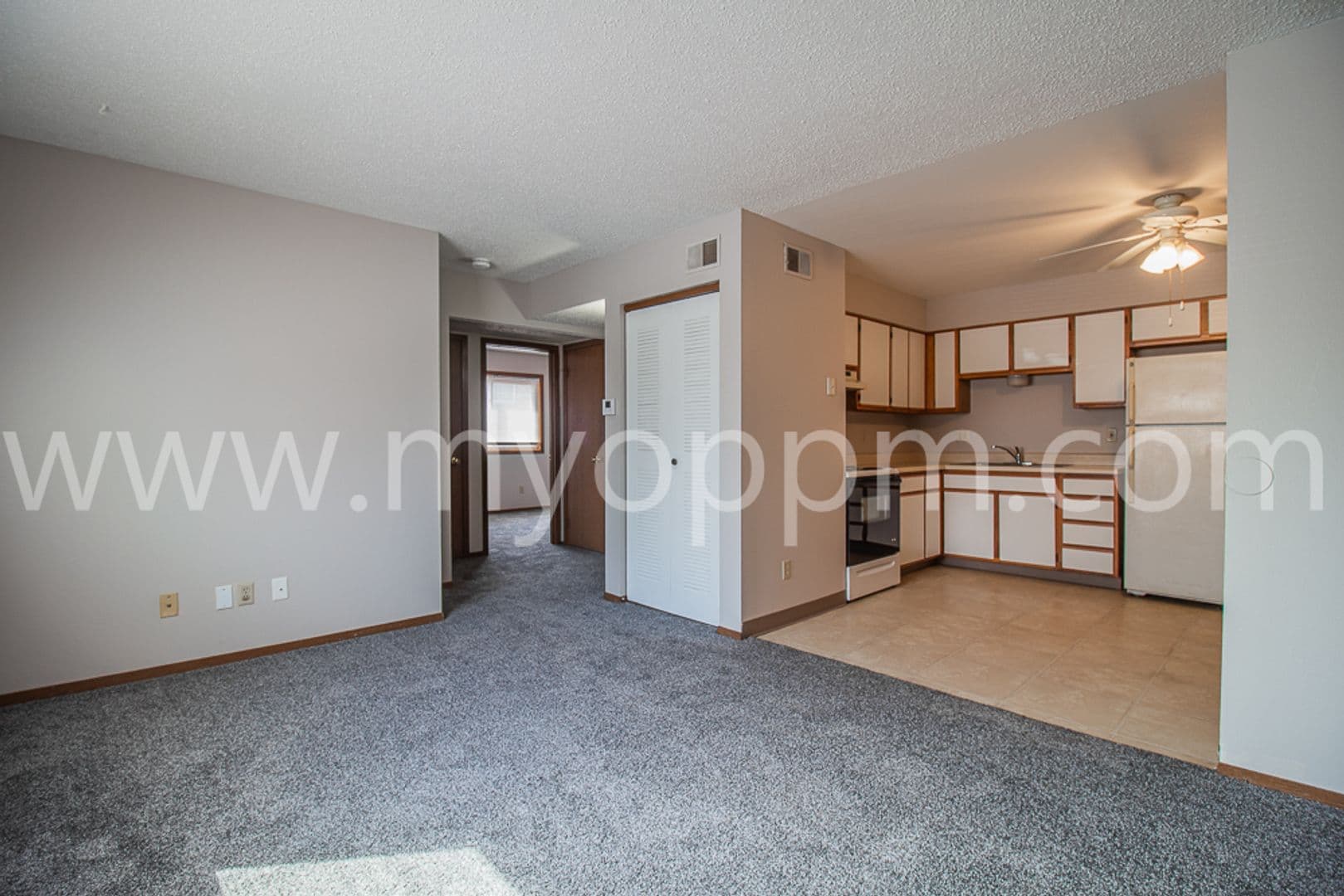 Bennington Apartment: 15605 N 4th St