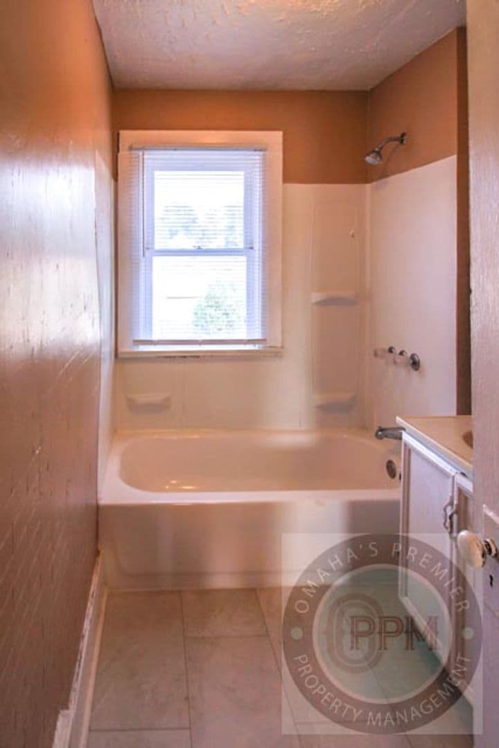 Omaha Apartment: 2114 L St