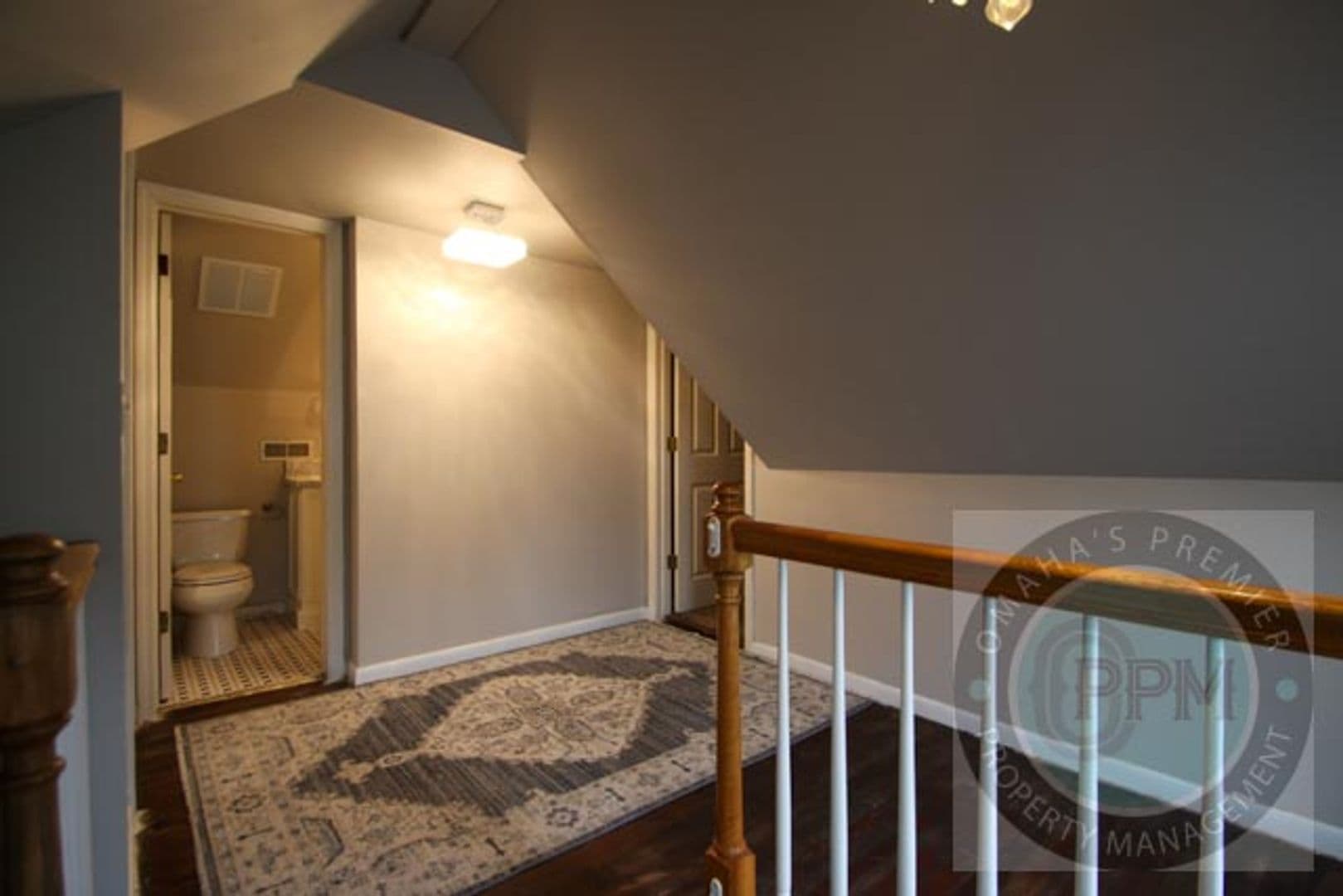 Omaha House: 6011 Walnut St