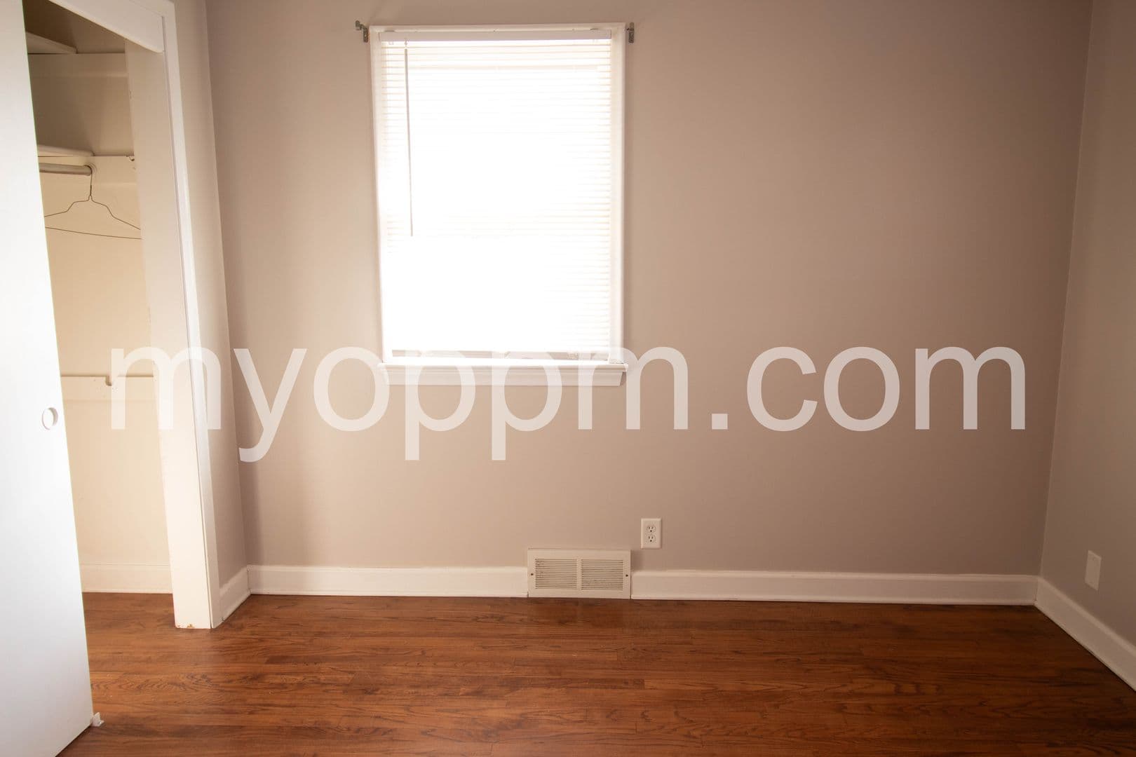 Omaha House: 2321 S 49th St