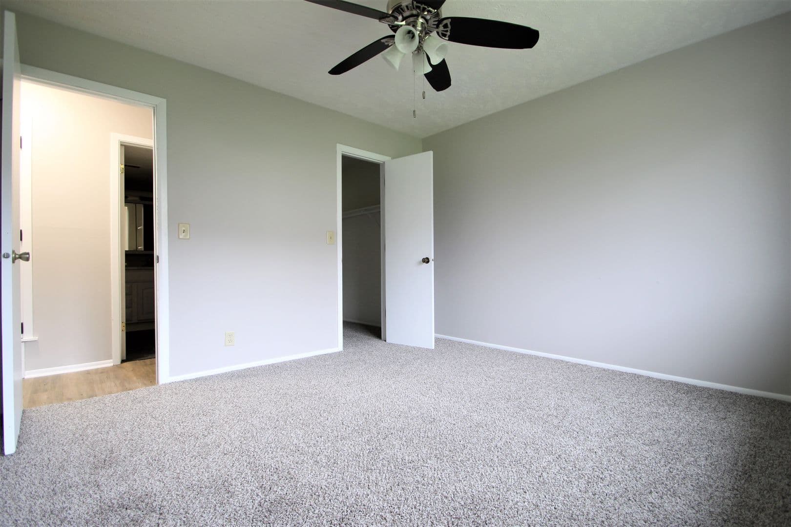 Bellevue Apartment: 818 Lincoln Rd
