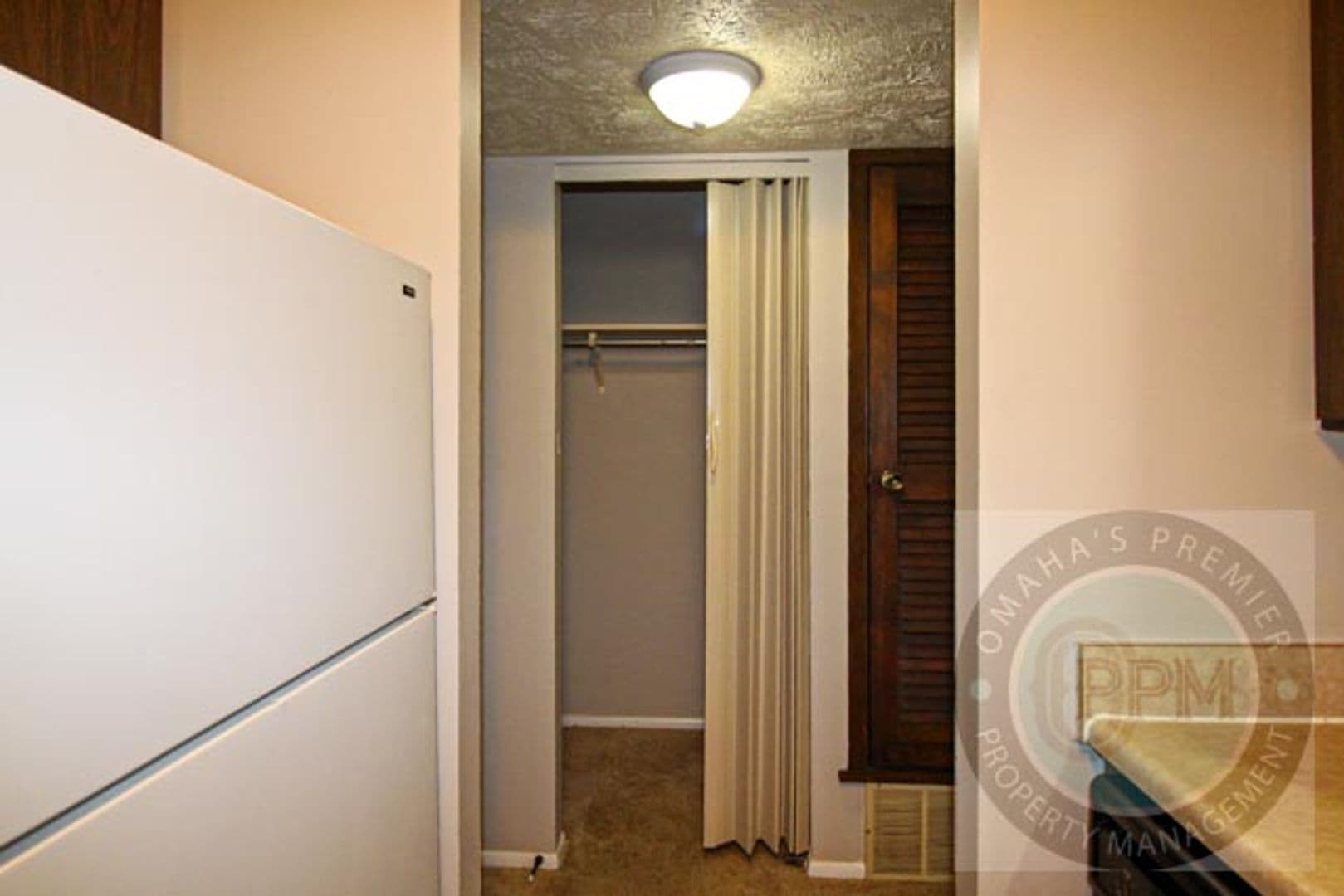 Bellevue Apartment: 818 Lincoln Rd