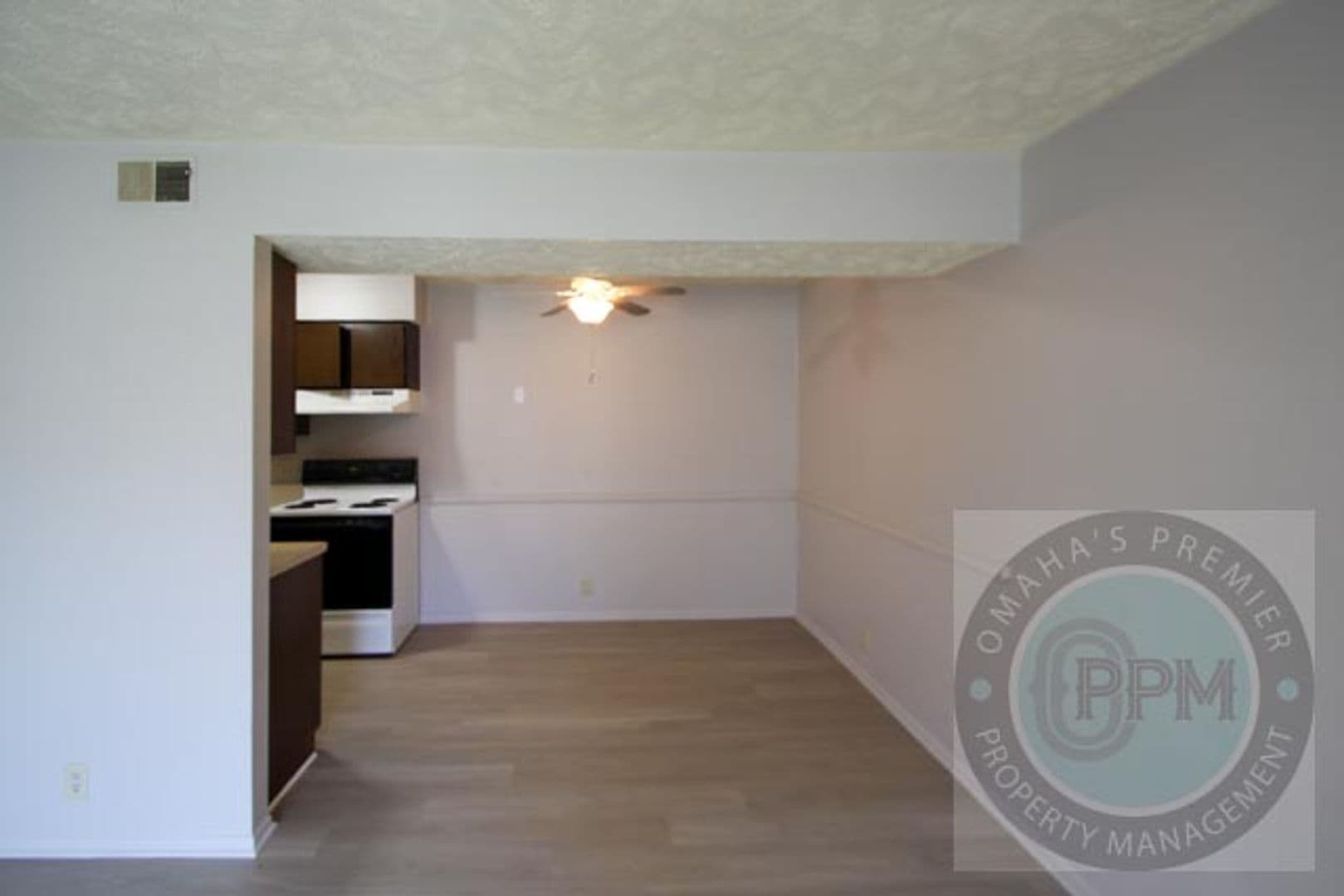 Bellevue Apartment: 818 Lincoln Rd