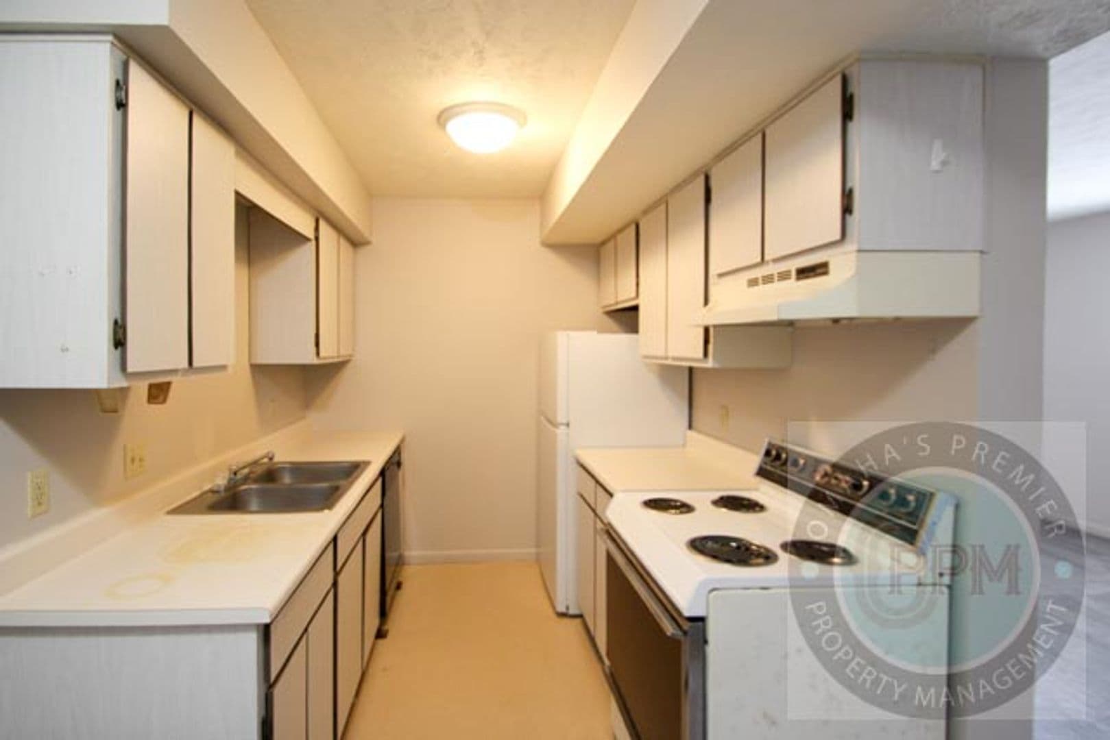 Omaha Apartment: 2903 N 76th St
