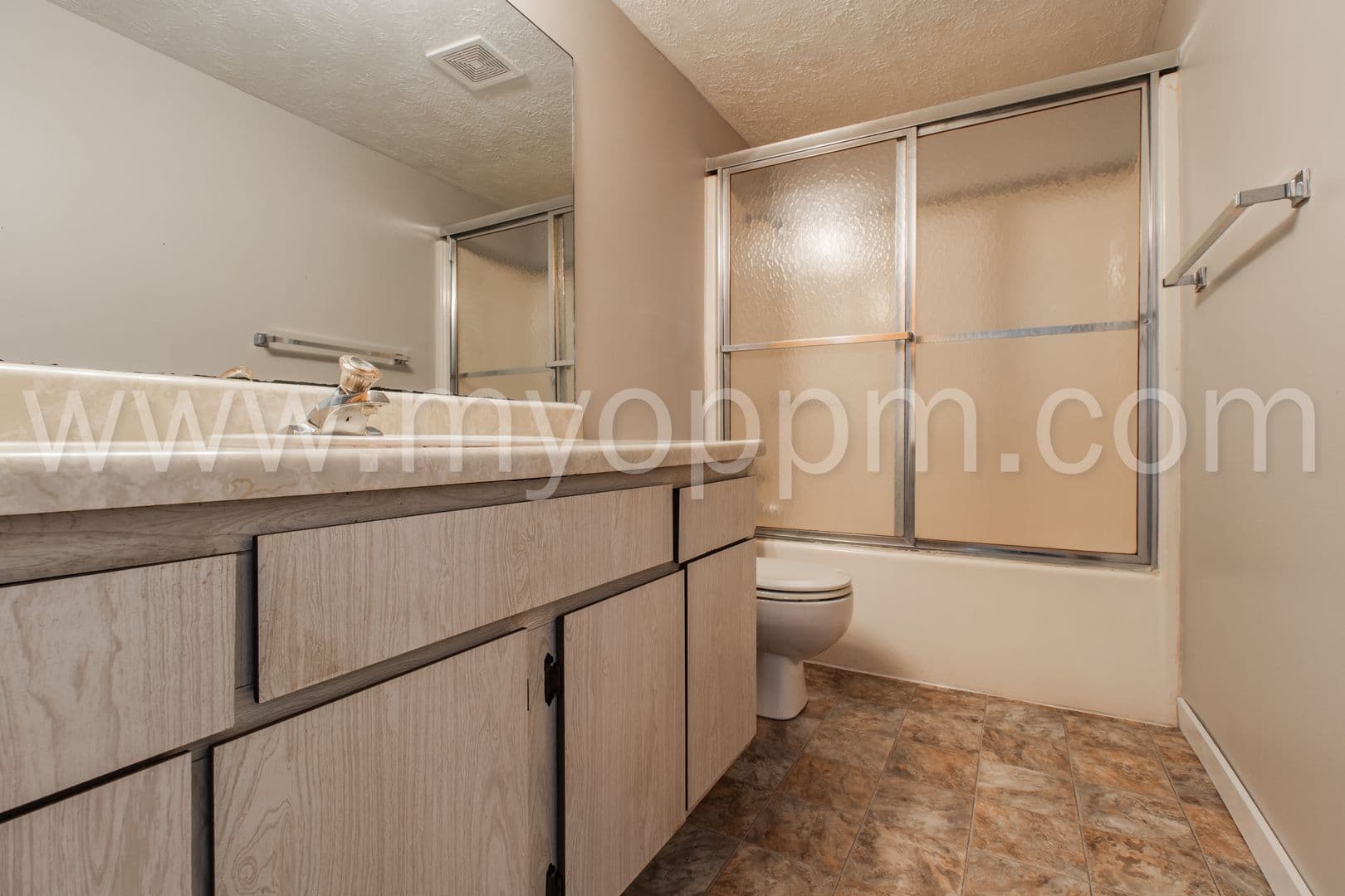 Omaha Apartment: 1711/1715 N 73rd St
