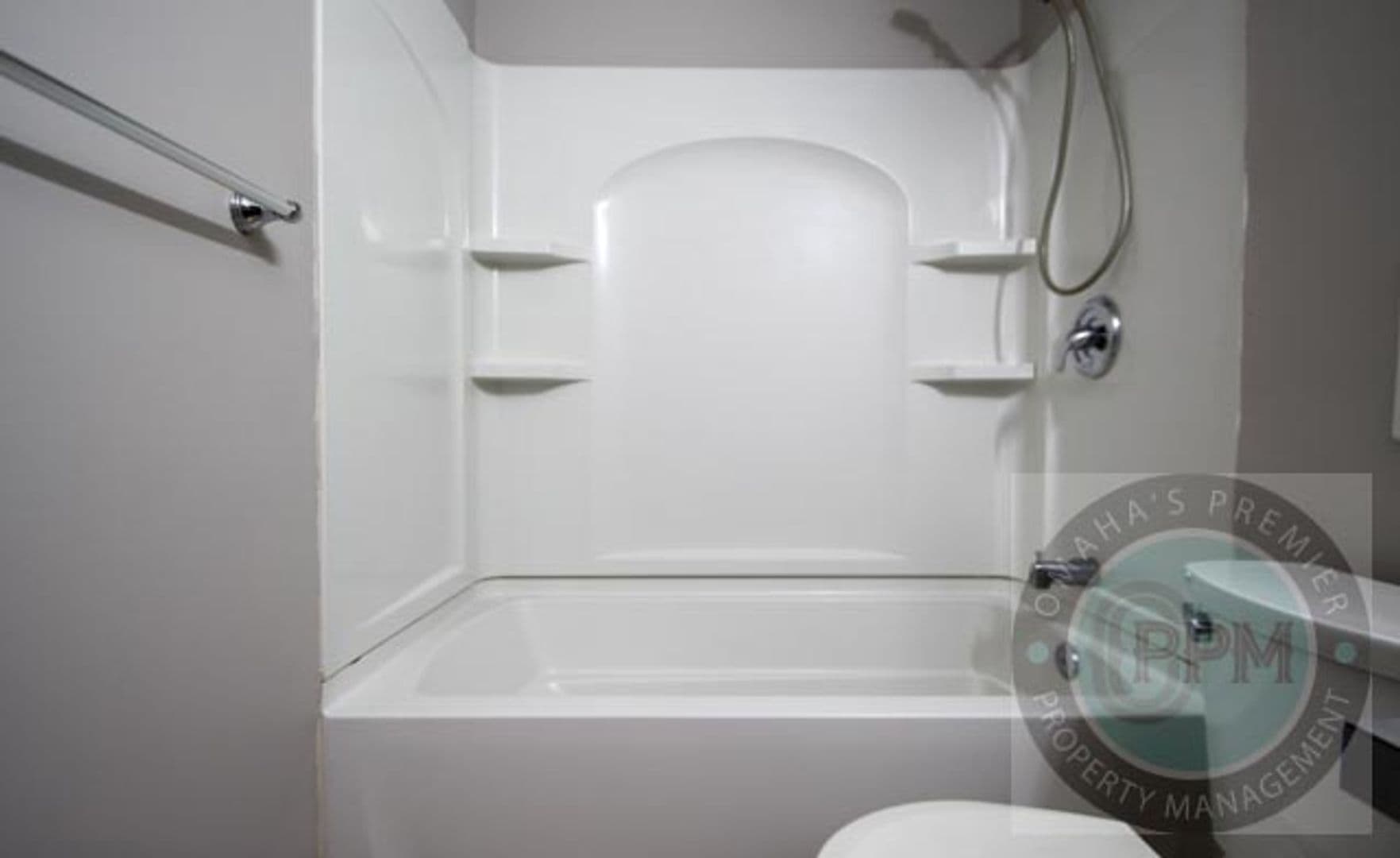 Omaha Apartment: 2903 N 76th St